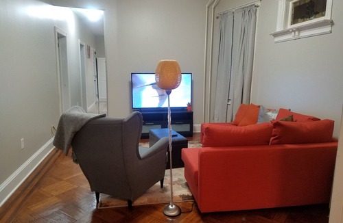 Jersey City House | Very Clean and Comfortable 3 Bedroom - Near Everything.