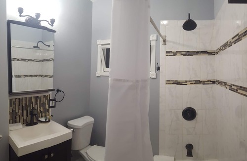 Jersey City House | Very Clean and Comfortable 3 Bedroom - Near Everything.