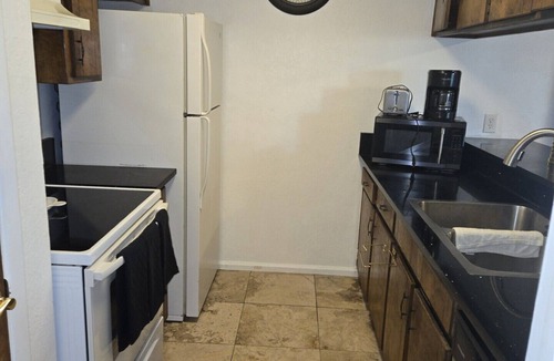 Euless Apartment | Very close to everything, minutes to airport, theme park, Dallas Cowboy Stadium.