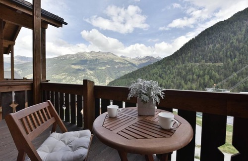 Grimentz Apartment | very comfortable 4-room apartment for 6-7 persons : small living room with TV - kitchen with dishwas
