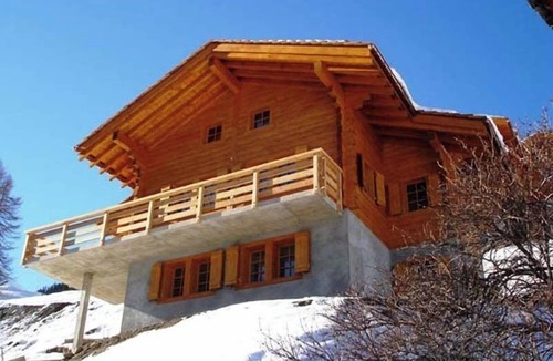 Grimentz Ski Chalet | Very comfortable chalet for 8 persons : Living room with non usable fireplace - kitchen with dishwas