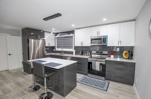 Winnipeg House | Very Convenient 5 BR in quite neighborhood