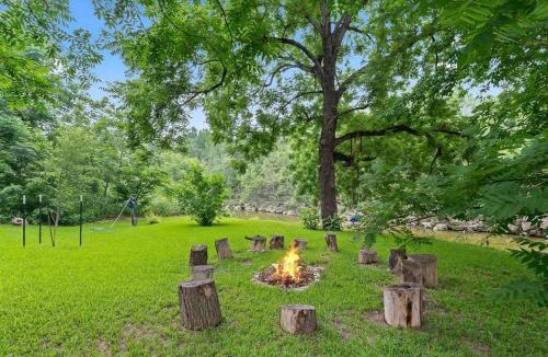 University Hills House | Very Cozy Home On a Creek - Sleeps 8