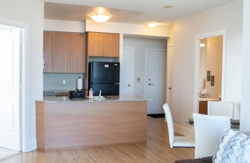 Downtown Mississauga Condo | Very cozy large 2/2 Mississauga condo with parking.