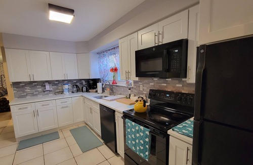 Melville House | Very cozy, Newly updated house