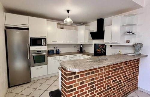 Saint-Acheul House | Very large mansion in Amiens, free parking & wifi