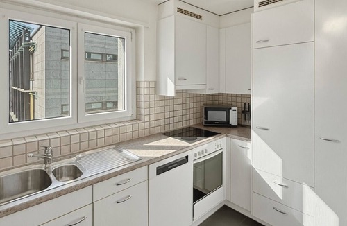Hirslanden Apartment | Very nice 1BR flat with sunny balcony (Sky4)