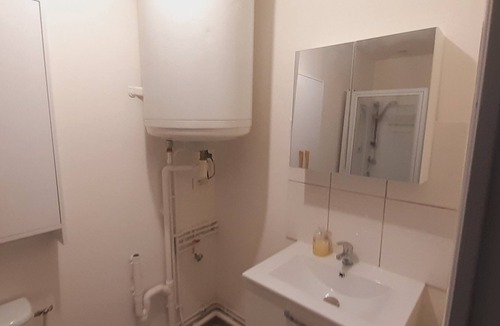 Denain Apartment | Very nice 35 m² studio on ground floor.wifi, Netflix.