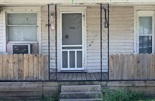 Tonkawa House | Very nice and cozy 3 Bedroom with full closets fully furnished