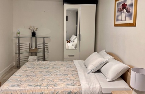 Mirabel House | Very nice bedroom close to all the Laurentides attraction sites!