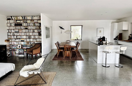 Blauzac Villa | Very Pleasant House Surrounded by Vineyards