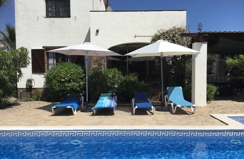 Calonge Villa | Very private Villa with large swimming pool and Aircon