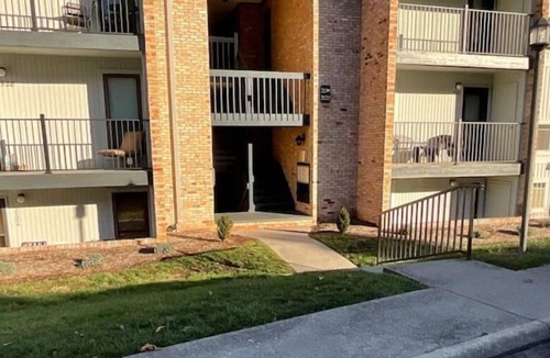 Cave Spring Condo | Very spacious and contemporary 2 bedroom condo with amazing Mountain Views