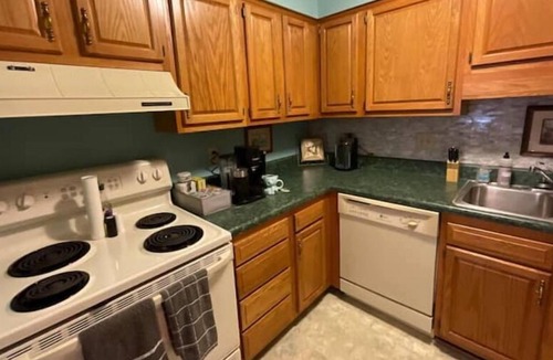 Cave Spring Condo | Very spacious and contemporary 2 bedroom condo with amazing Mountain Views