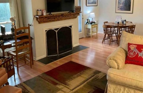 Cave Spring Condo | Very spacious and contemporary 2 bedroom condo with amazing Mountain Views