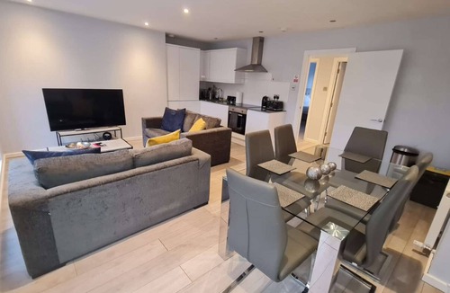 Cranford Apartment | Very spacious apartment