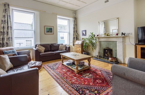 Ashburton House | Very Spacious Former bank managers residence