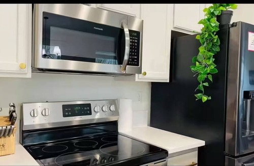 Hillsboro House | Very Spacious Modern 6BR Group Getaway