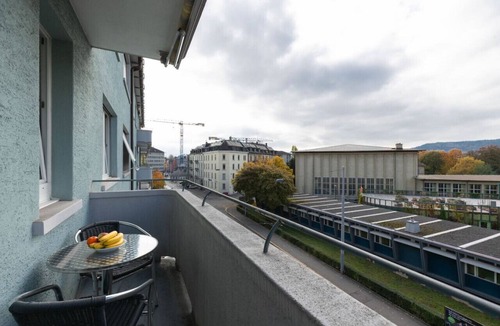 Hottingen Apartment | Very spacious studio/city center (Parkview 4)