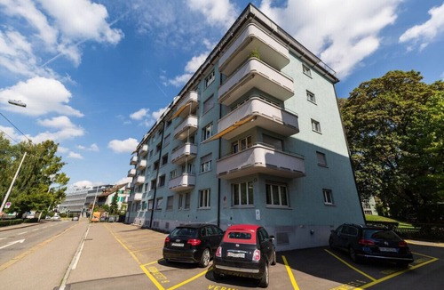 Hottingen Apartment | Very spacious studio with balcony (Parkview 2)