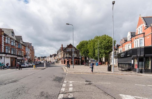 Penylan Apartment | Very Spacious Three Bedroom Apartment with Parking