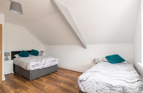 Penylan Apartment | Very Spacious Three Bedroom Apartment with Parking