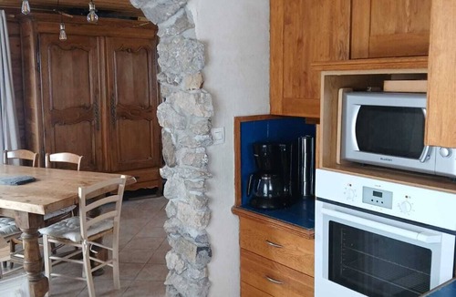 Vallouise Ski Chalet | Very sunny chalet at the foot of the slopes, the Ecrins and the paragliding departure point!