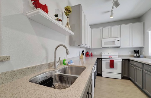 Superstition Lakes House | Very Superstition! 2nd Floor Condo! Hot Pool!