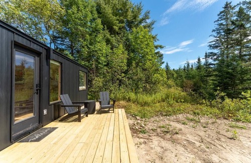 Sullivan Cabin | Vesta Nook! With Shower, Queen Bed & pullout sofa