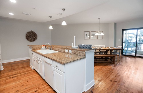 Mexico Beach Condo | Veteran Owned, Elevator, Pool, Beachview - Club at Mexico Beach 1G