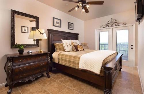 Gruene House | VG 306 Rio Hacienda