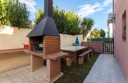 Saint-Hippolyte Villa | Villa with Large Pool, Mountain Views, Wi-Fi, and Air Conditioning