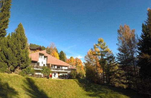 Laax Ski Chalet | Via Valla - Spacious Open-plan and Peaceful Chalet in Salums