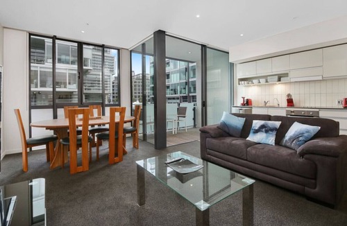 Auckland Central Business District Apartment | Viaduct Harbour Waterside Apartment with Heat Pump