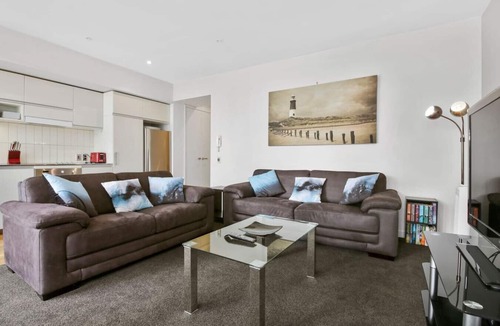 Auckland Central Business District Apartment | Viaduct Harbour Waterside Apartment with Heat Pump