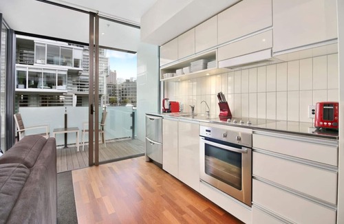 Auckland Central Business District Apartment | Viaduct Harbour Waterside Apartment with Heat Pump