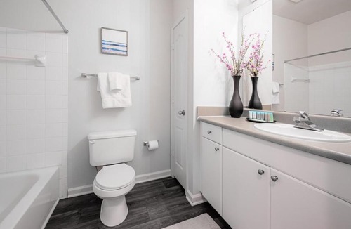 Durham Apartment | Viagem Durham Stylish 2BR with Parking