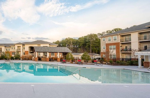 Morrisville Apartment | Viagem Stunning 2BR with Pool, Patio & Gym