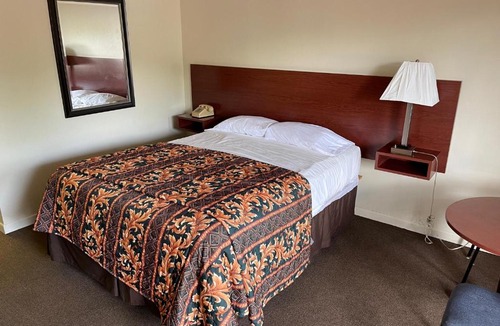 Lyons Hotel | VIBE INN - WHIRLPOOLS SUITES - Lyons