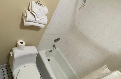 Lyons Hotel | VIBE INN - WHIRLPOOLS SUITES - Lyons