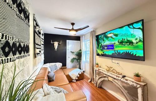 Hudson Apartment | Vibing Hudson Retreat Pet-Friendly w Hot Tub