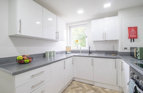 Coatbridge Apartment | Vibrant 2 Bed Flat in Coatbridge