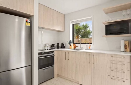 Henderson House | Vibrant 2 bed Henderson Abode