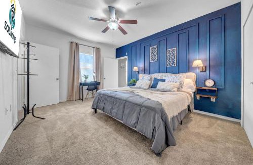 Tampa Apartment | Vibrant 2BR2BA w King Bed Pool, Gym #11