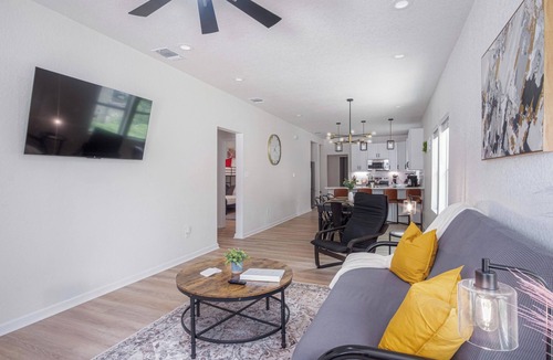 Denver Heights House | Vibrant 4BR/3BA Oasis Near Happy Downtown!