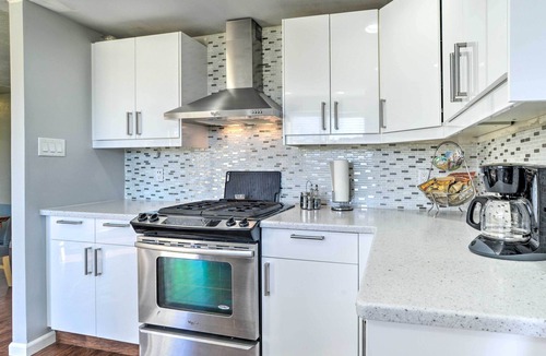 Montgomery Park House | Vibrant ABQ Adobe Den: Mtn Views, Walk to Park!