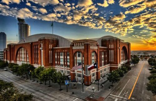 Dallas House | Vibrant Ambiance Downtown DART Mkt Ctr AAArena