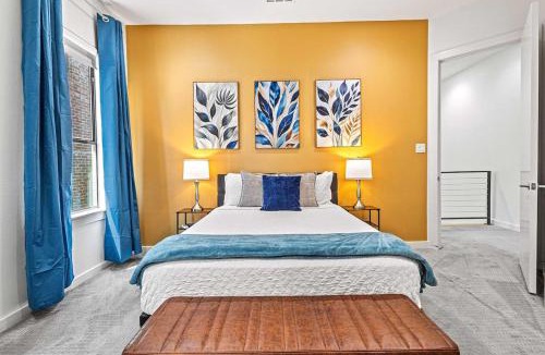 Dallas House | Vibrant Ambiance Downtown DART Mkt Ctr AAArena