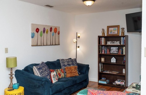Elmwood Area House | Vibrant Artistic Retreat Among the Trees