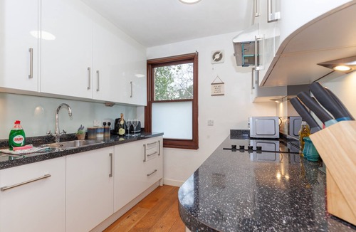 Oxford Apartment | Vibrant & Bright City Centre Apartment!